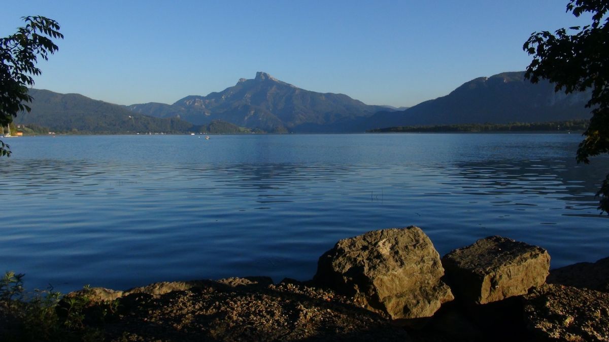 Mondsee je jezero známé pověstmi i nádherným okolím, ale i malebné městečko